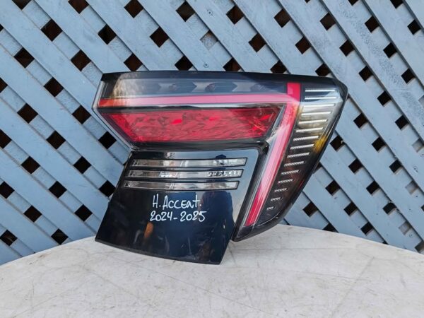 Foco trasero derecho Hyundai Accent 2024 - 2025