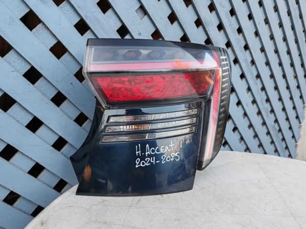 Foco trasero derecho Hyundai Accent 2024 - 2025 - Imagen 2