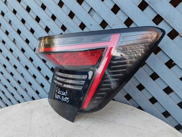 Foco trasero derecho Hyundai Accent 2024 - 2025 - Imagen 3