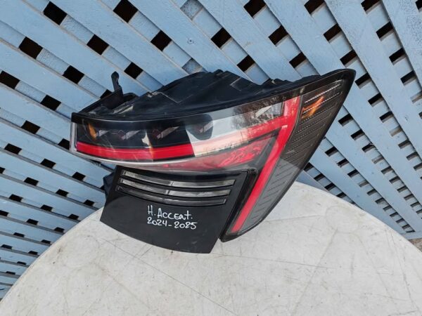 Foco trasero derecho Hyundai Accent 2024 - 2025 - Imagen 5