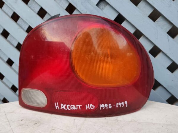 Foco trasero derecho Hyundai Accent HB 1995 - 1999