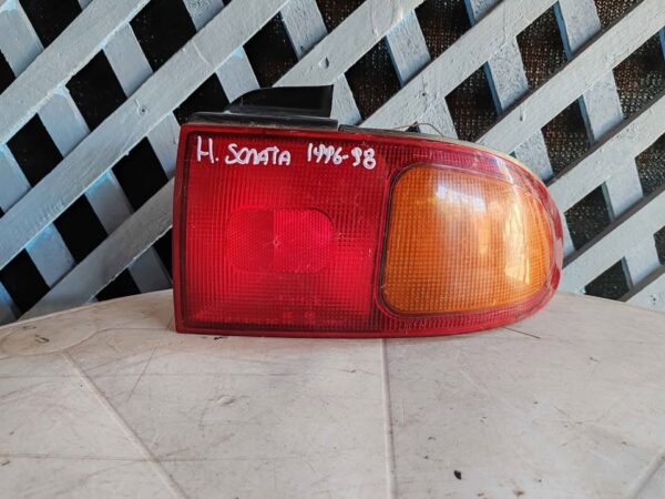 Foco trasero derecho Hyundai Sonata 1993 - 1996