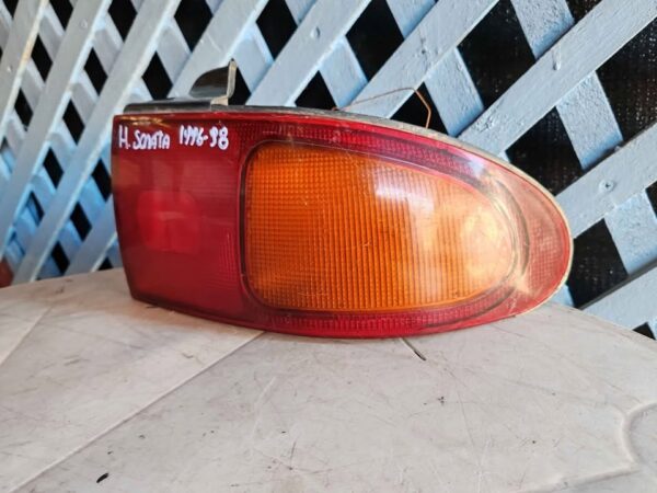 Foco trasero derecho Hyundai Sonata 1993 - 1996 - Imagen 3