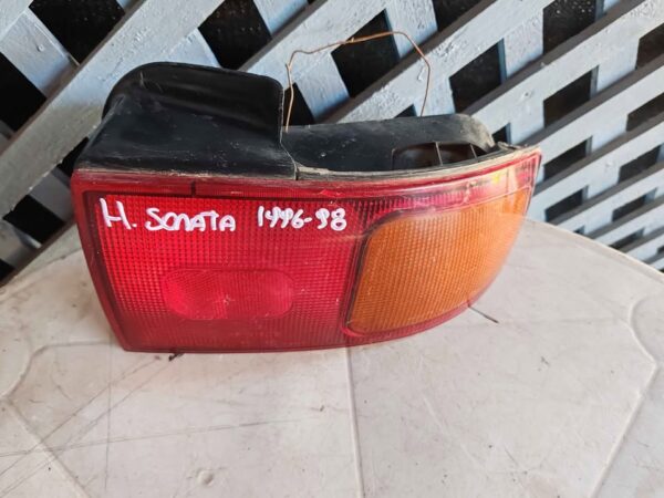 Foco trasero derecho Hyundai Sonata 1993 - 1996 - Imagen 4