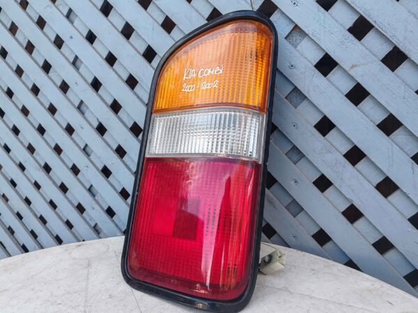 Foco trasero derecho Kia Combi 2000 - 2002 - Imagen 2