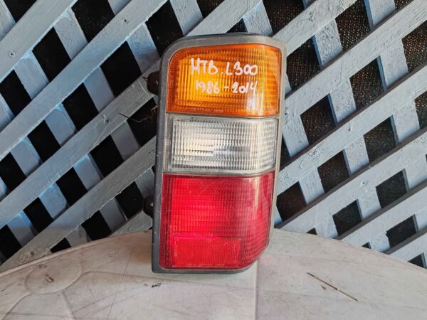 Foco trasero derecho Mitsubishi l300 1986 - 2014