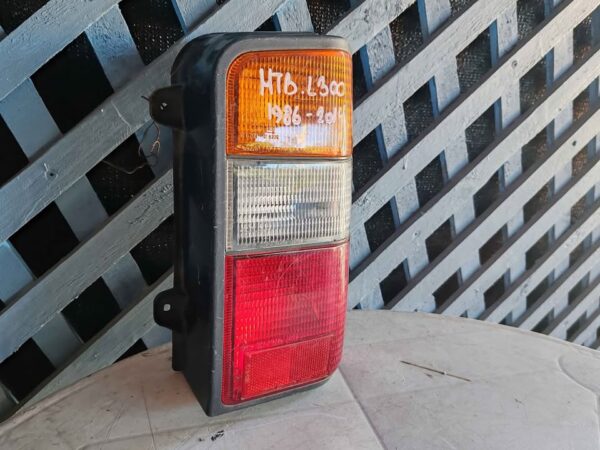 Foco trasero derecho Mitsubishi l300 1986 - 2014 - Imagen 2