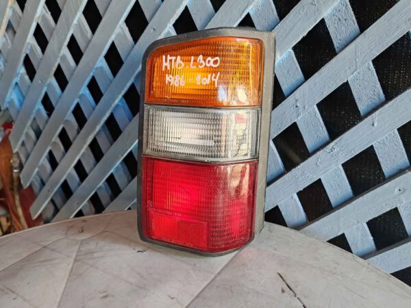 Foco trasero derecho Mitsubishi l300 1986 - 2014 - Imagen 3