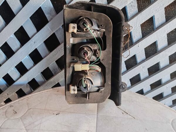 Foco trasero derecho Mitsubishi l300 1986 - 2014 - Imagen 5
