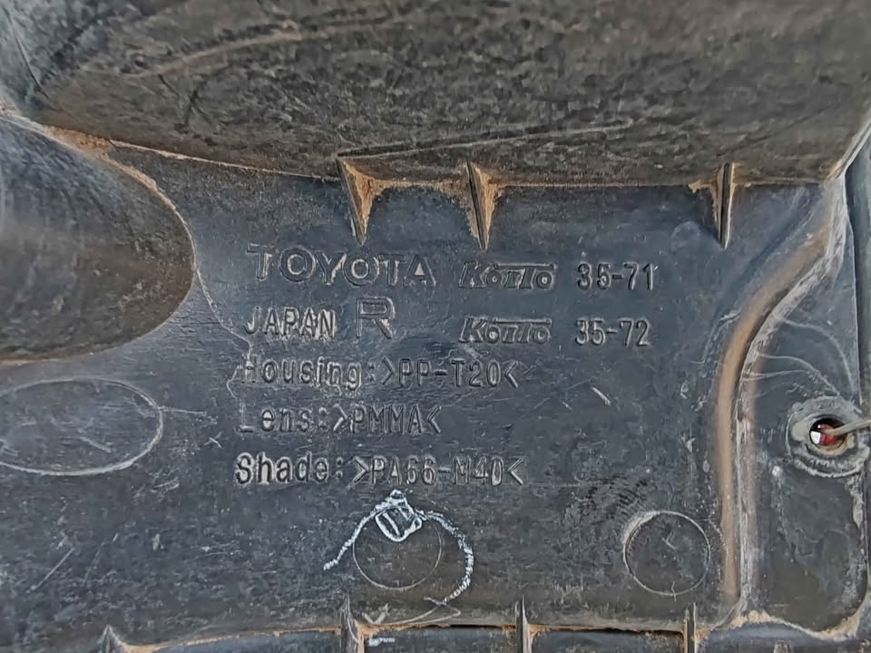 Foco trasero derecho Toyota Hilux 1997 - 2004 - Imagen 3