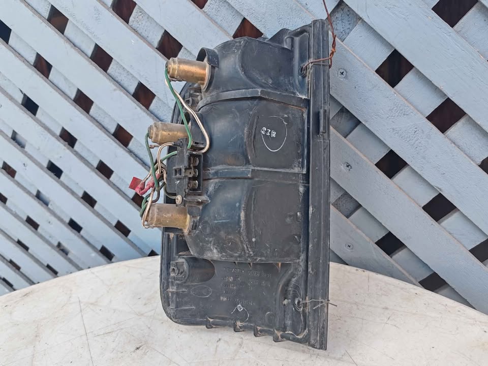 Foco trasero derecho Toyota Hilux 1997 - 2004 - Imagen 4