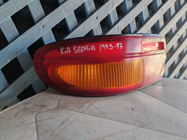 Foco trasero izquierdo Kia Sephia 1995 - 1997 - Imagen 2