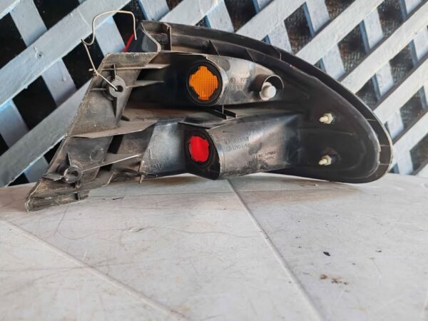 Foco trasero izquierdo Mazda Artis HB 1996 - 1999 - Imagen 4