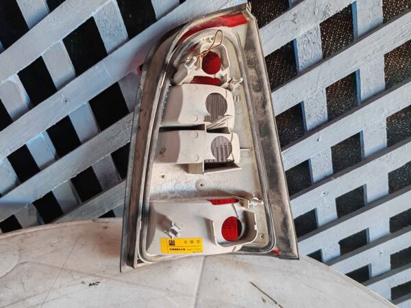 Foco trasero izquierdo Opel Vectra STW 1997 - 1999 - Imagen 7