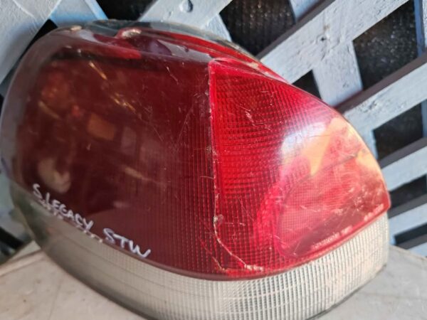 Foco trasero izquierdo Subaru Legacy stw 1995 - 1999 - Imagen 4