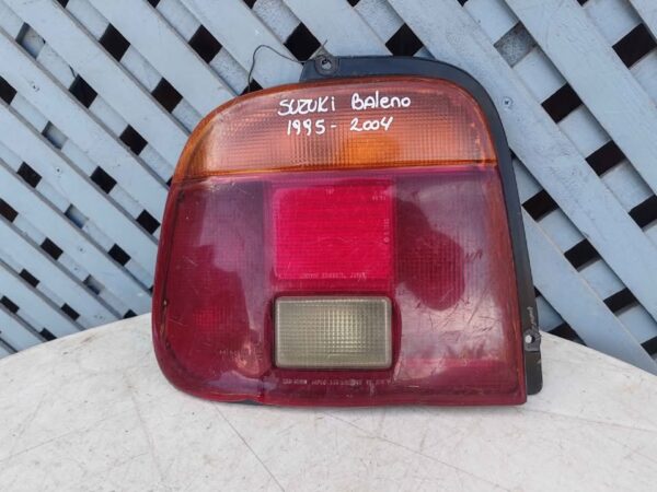 Foco trasero izquierdo Suzuki Baleno 1995 - 2004