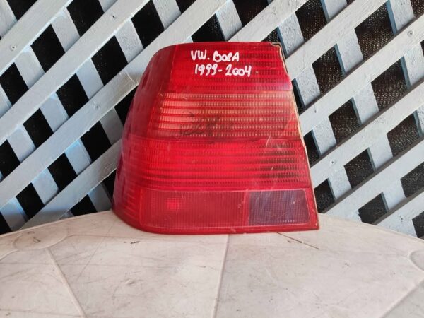 Foco trasero izquierdo Volkswagen Bora 2000 - 2004