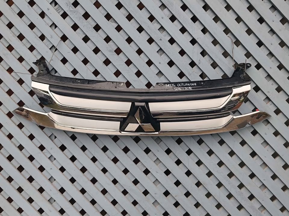 Máscara Mitsubishi Outlander 2016 - 2019