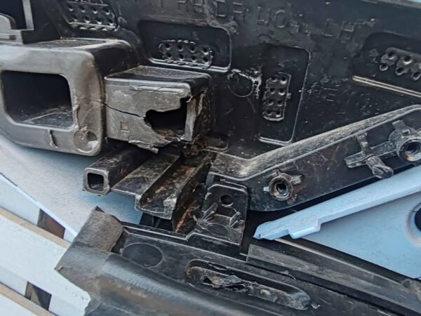 Moldura de puerta trasera izquierda Hyundai Ioniq 5N 2024 - 2025 - Imagen 8