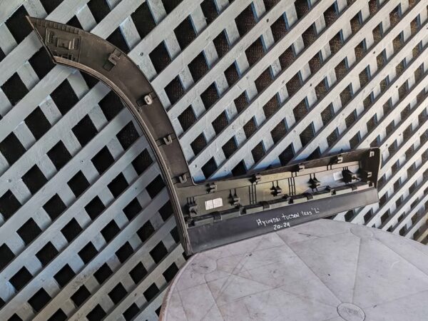 Moldura de puerta trasera izquierda Tucson 2022 - 2025 - Imagen 5