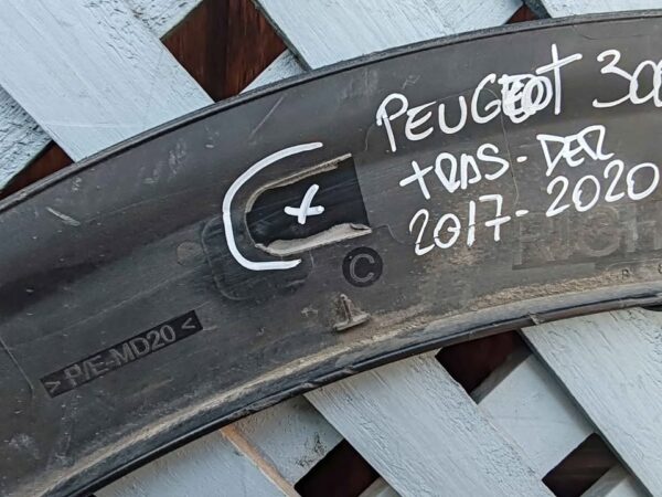 Moldura trasera derecha Peugeot 3008 y 5008 2017 - 2023 - Imagen 7
