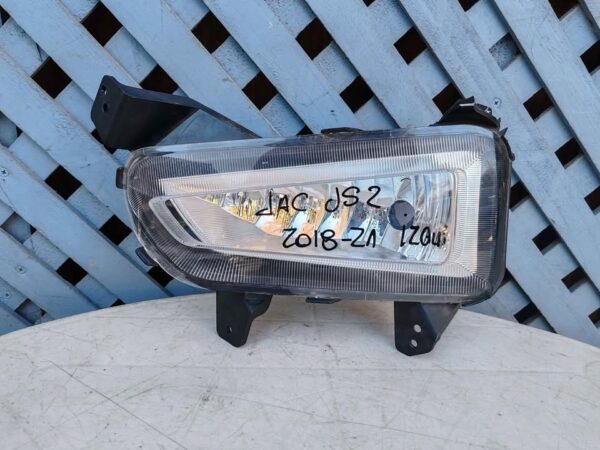 Neblinero izquierdo JAC JS2 2021 - 2024