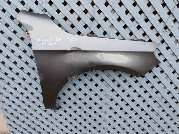 Tapabarro derecho Mercedes Benz A200 2013 - 2017 - Imagen 2