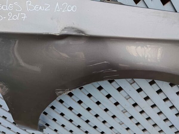 Tapabarro derecho Mercedes Benz A200 2013 - 2017 - Imagen 3