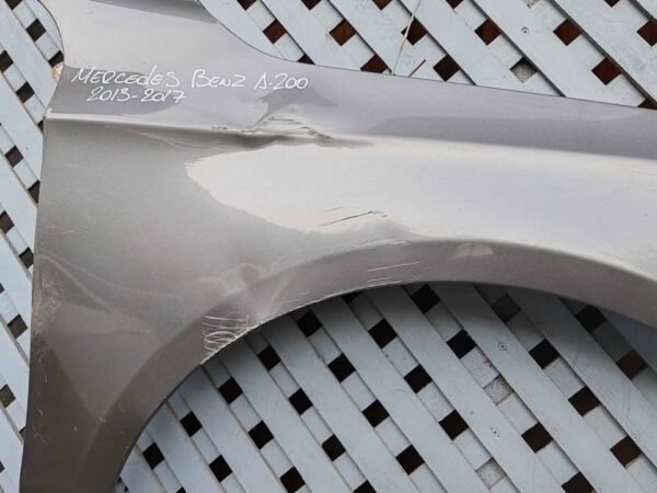 Tapabarro derecho Mercedes Benz A200 2013 - 2017 - Imagen 4