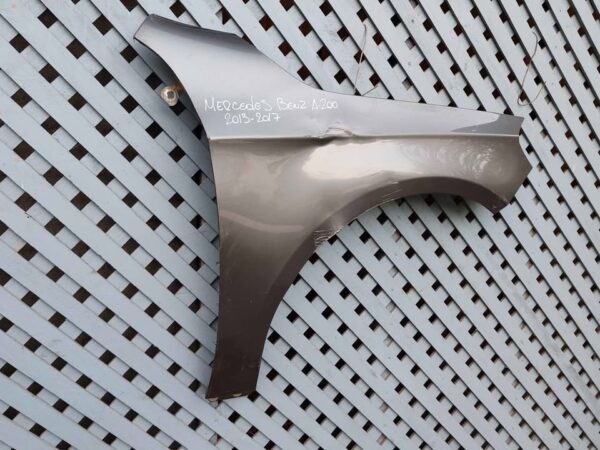 Tapabarro derecho Mercedes Benz A200 2013 - 2017 - Imagen 6