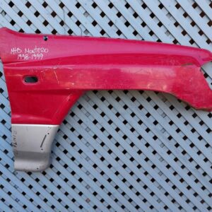 Tapabarro derecho Mitsubishi Montero 1998 - 1990