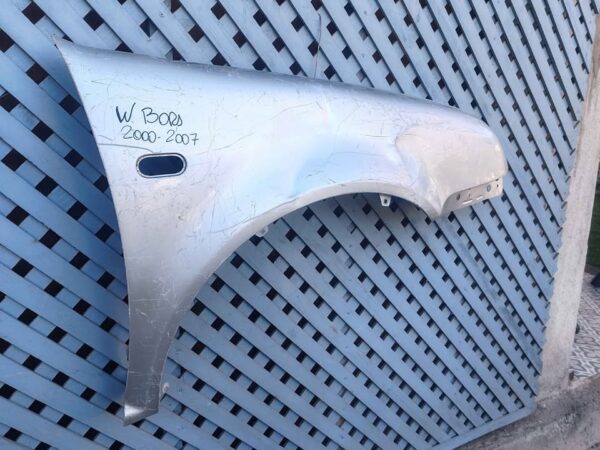 Tapabarro derecho Volkswagen Bora 2000 - 2007