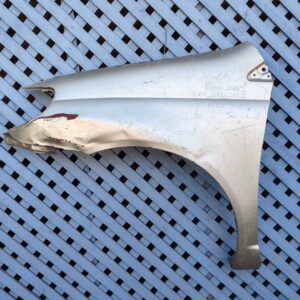Tapabarro izquierdo Toyota Yaris 2000 - 2002