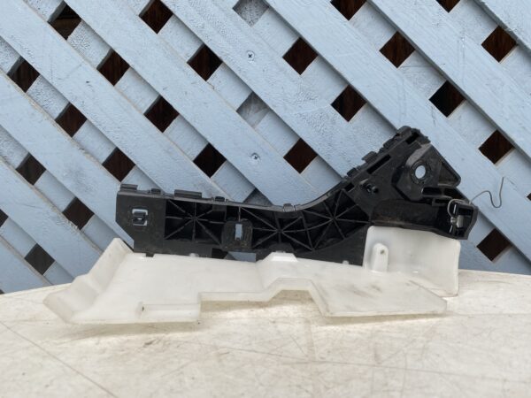 Mensula delantera izquierda Mazda BT50 2006 - 2012 - Imagen 2