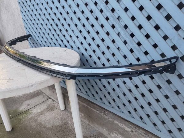 Bisel cromado de parachoque Hyundai Accent 2024 - 2025 - Imagen 2