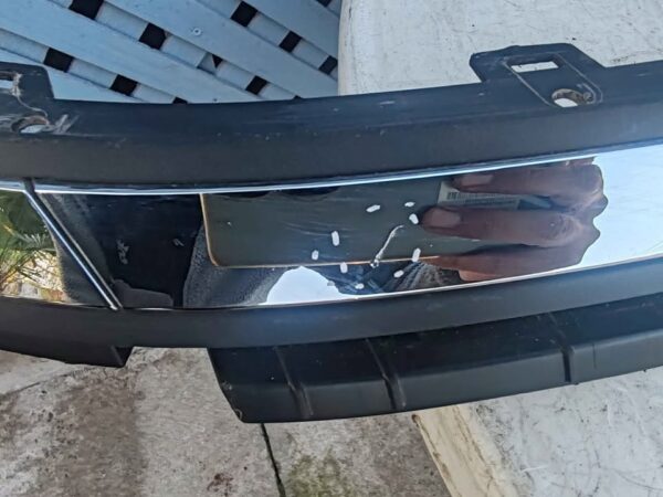 Bisel cromado de parachoque Hyundai Accent 2024 - 2025 - Imagen 4