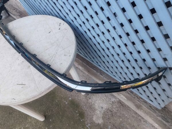 Bisel cromado de parachoque Hyundai Accent 2024 - 2025 - Imagen 6