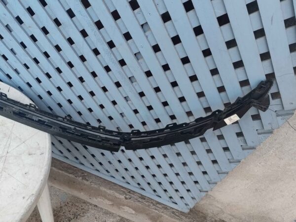 Bisel cromado de parachoque Hyundai Accent 2024 - 2025 - Imagen 7
