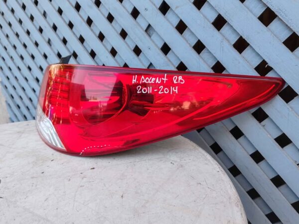 Foco trasero derecho Hyundai Accent RB 2011 - 2014 - Imagen 3