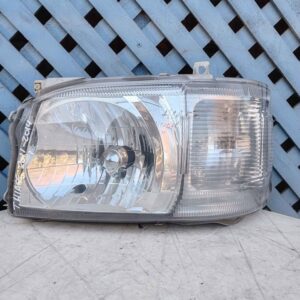 Óptico izquierdo Toyota Hiace 2011 - 2014