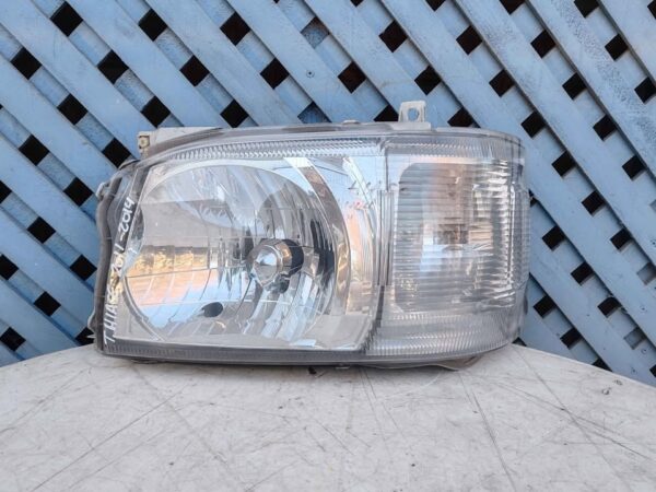 Óptico izquierdo Toyota Hiace 2011 - 2014