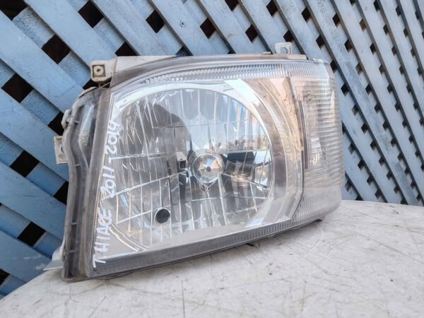 Óptico izquierdo Toyota Hiace 2011 - 2014 - Imagen 2