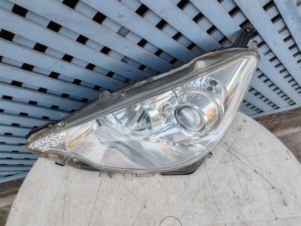 Óptico izquierdo Toyota Prius c 2012 - 2014 - Imagen 3