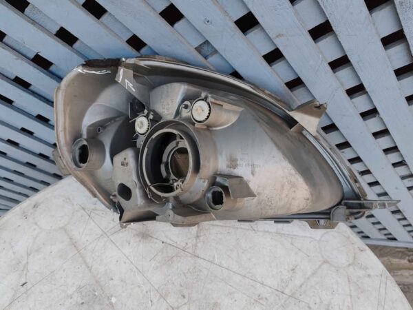 Óptico izquierdo Toyota Yaris 2001 - 2002 - Imagen 8