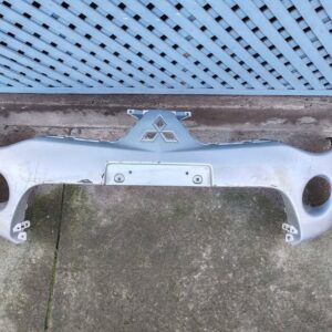 Parachoque delantero Mitsubishi L200 2007 - 2010