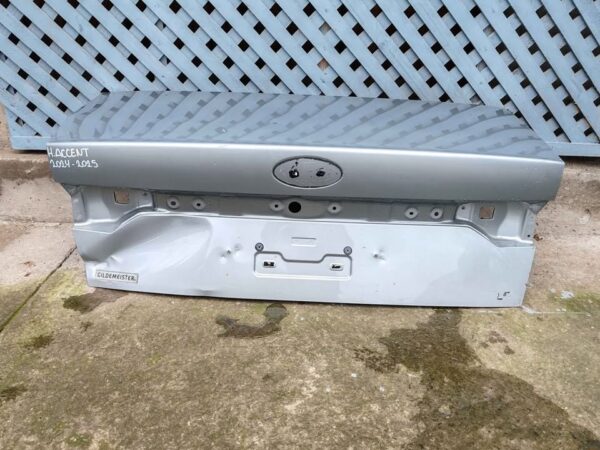 Tapa maleta Hyundai Accent 2024 - 2025