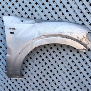Tapabarro derecho Mitsubishi Montero 2 puertas 2002 - 2006