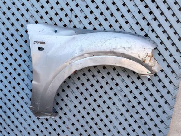 Tapabarro derecho Mitsubishi Montero 2 puertas 2002 - 2006