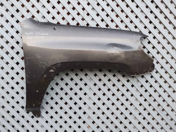 Tapabarro derecho Toyota 4runner 2011 - 2014