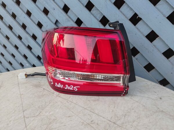 Foco trasero izquierdo BAIC EU5 2024 - 2025 - Imagen 2